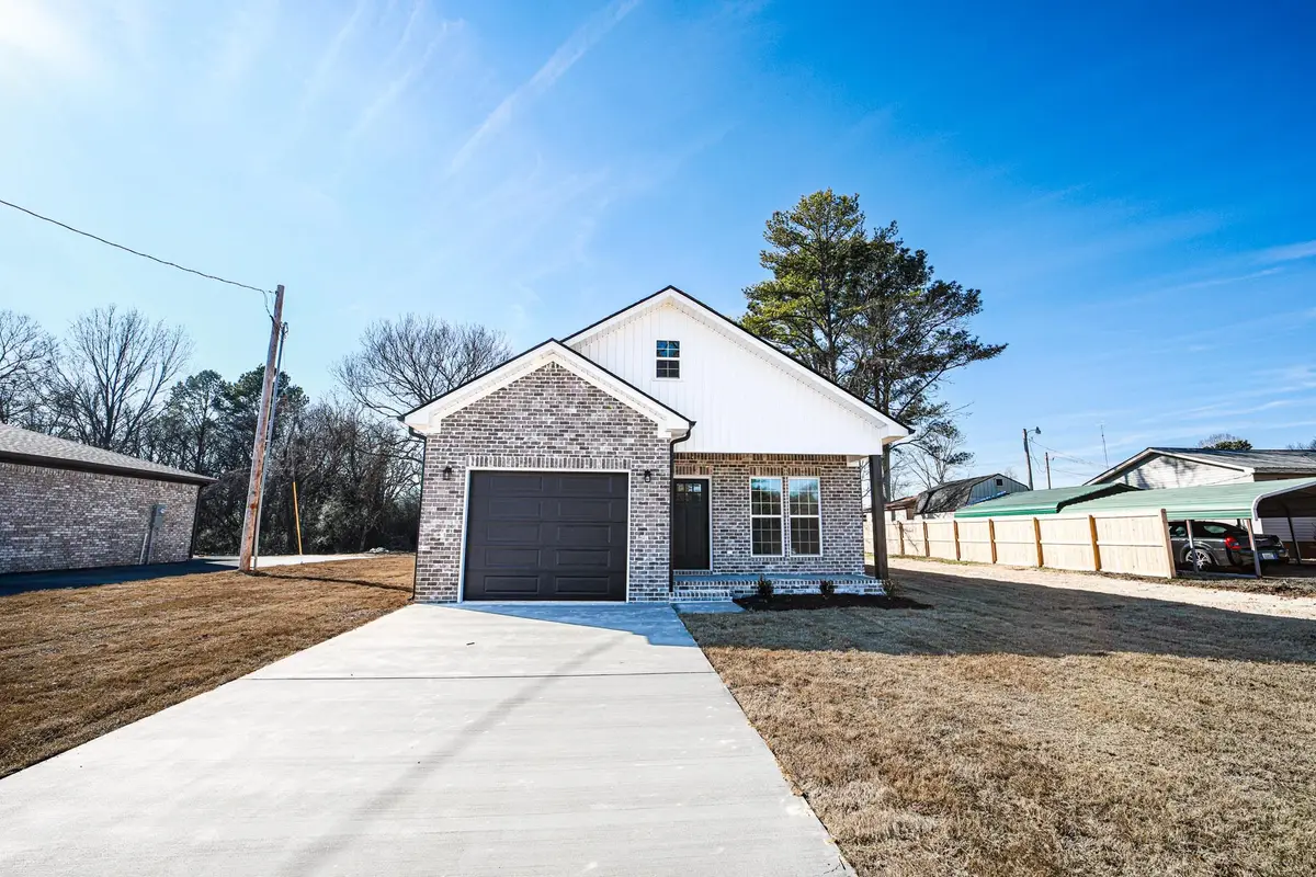 225 Markate Ave, Muscle Shoals, AL 35661 - #1