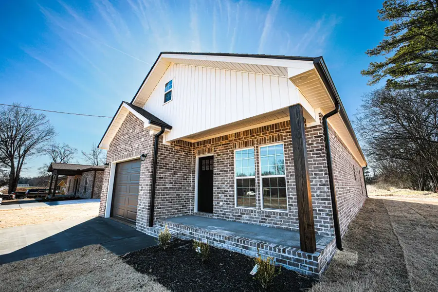 225 Markate Ave, Muscle Shoals, AL 35661 - #2