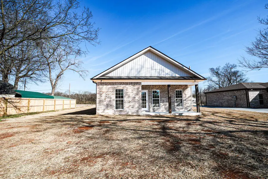 225 Markate Ave, Muscle Shoals, AL 35661 - #3