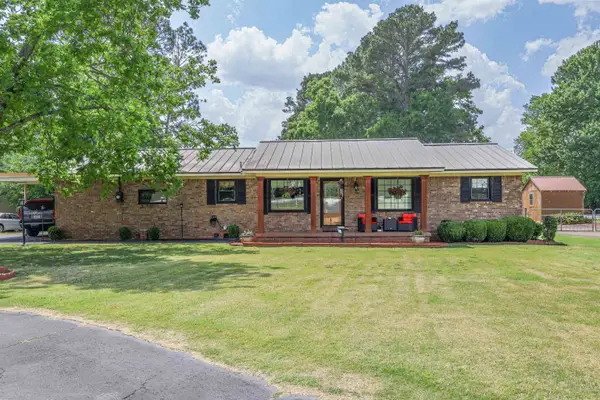 145 Lakewood Dr, Muscle Shoals, AL 35661