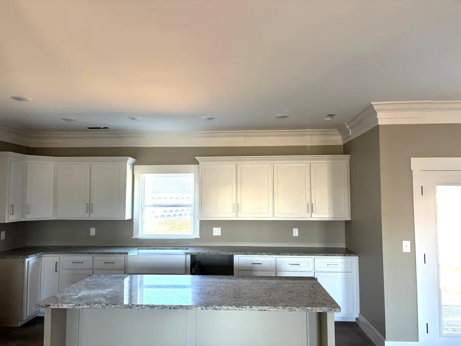 73 Sunset Dr, Muscle Shoals, AL 35661 - #2