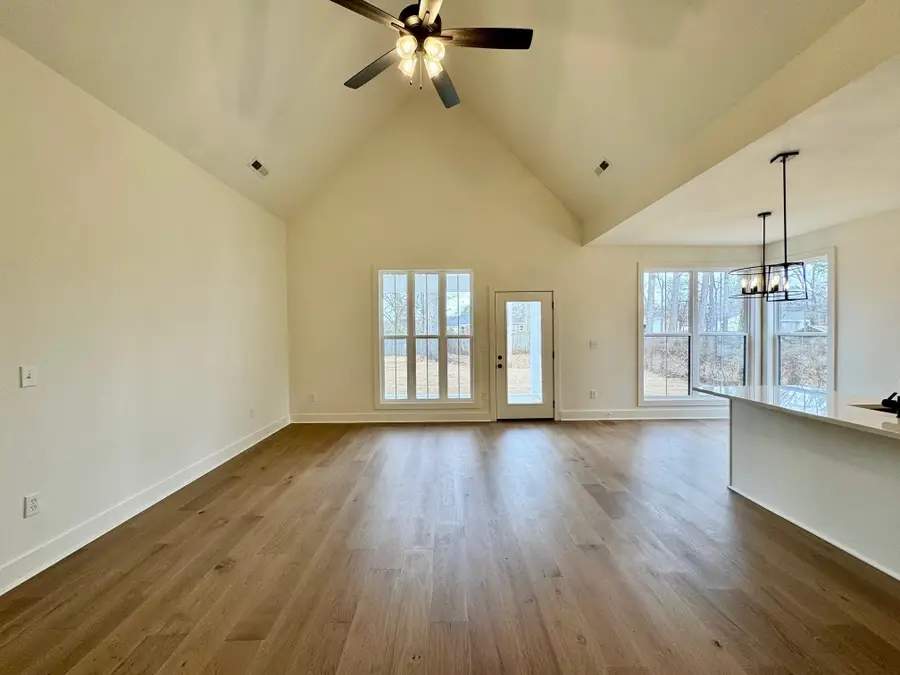 541 Eugenia St, Florence, AL 35630 - #3