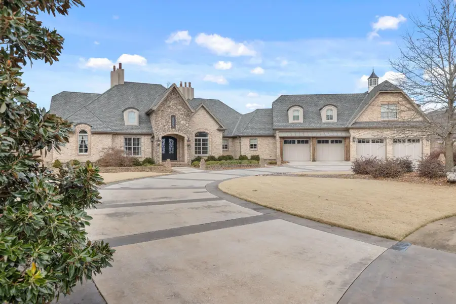 116 Barrington Ct, Muscle Shoals, AL 35661 - #2