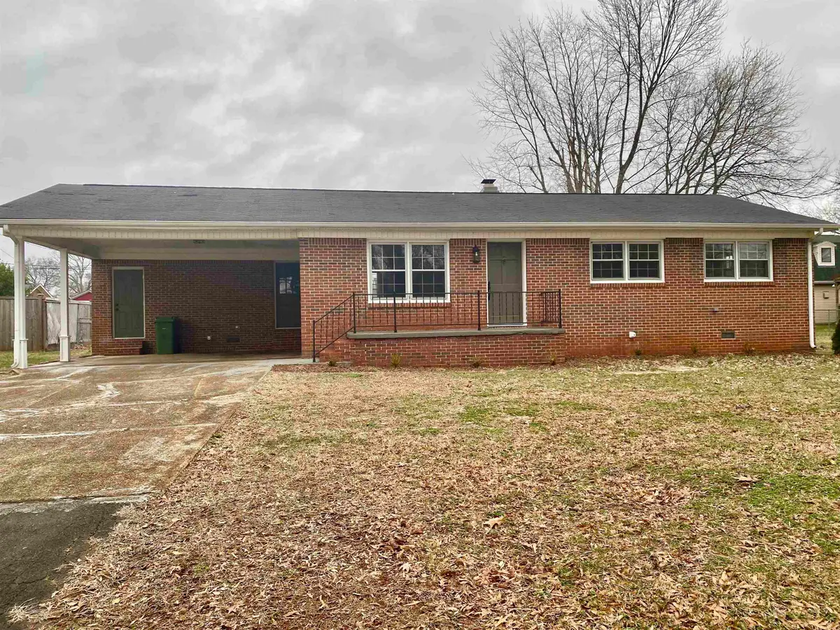 711 Grand Ave, Muscle Shoals, AL 35661 - #1