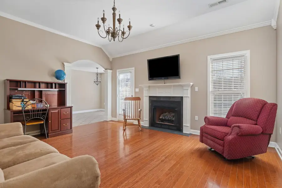 1916 Pleasant Dr, Muscle Shoals, AL 35661 - #3