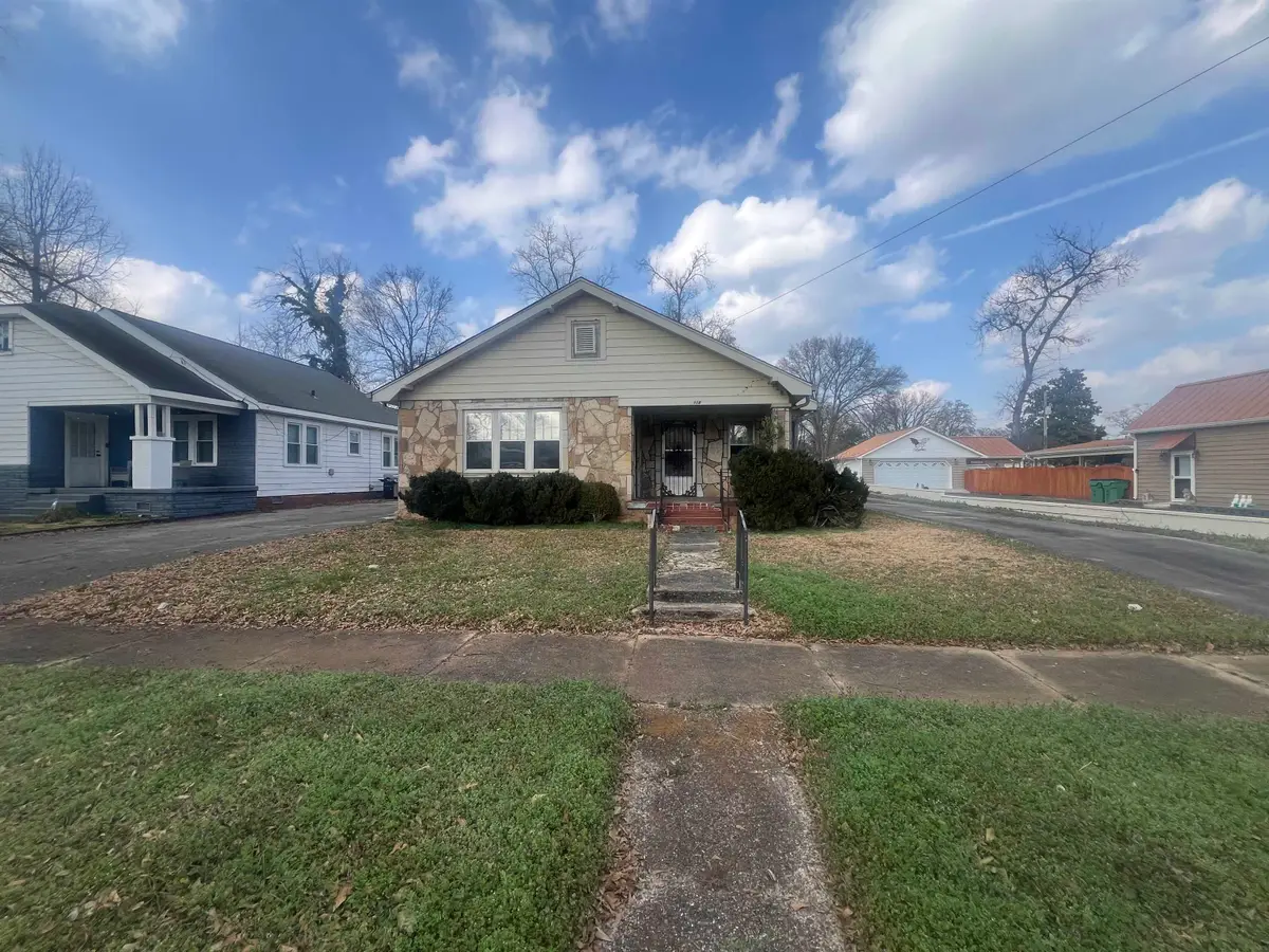 406 W 1st St, Tuscumbia, AL 35674 - #1