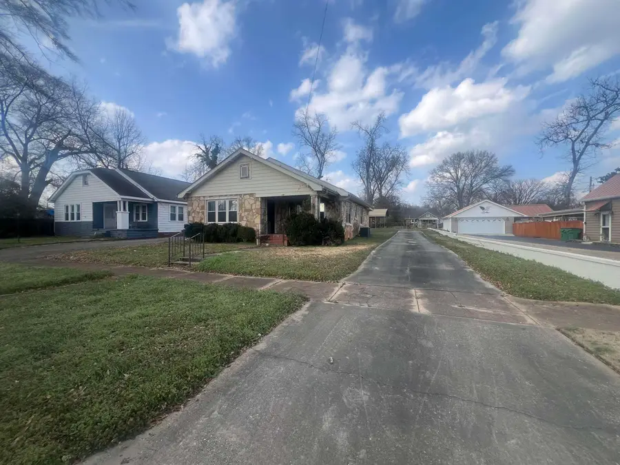 406 W 1st St, Tuscumbia, AL 35674 - #2