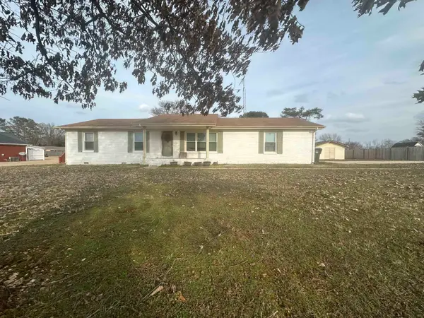 690 Blake Dr, Tuscumbia, AL 35674