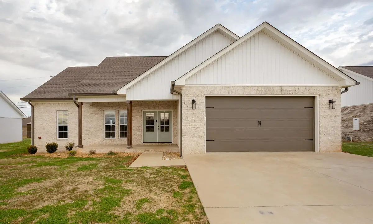 310 Market St, Muscle Shoals, AL 35661 - #1