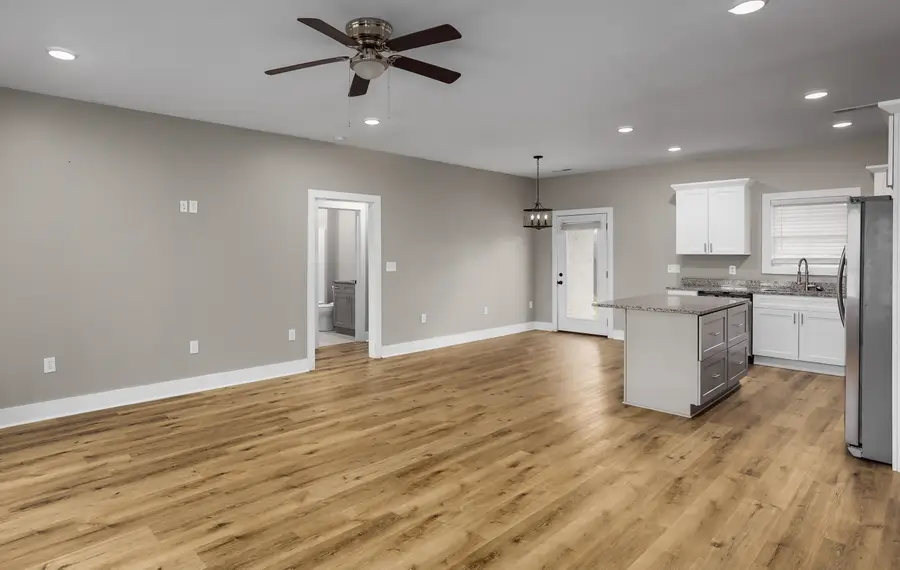 310 Market St, Muscle Shoals, AL 35661 - #3