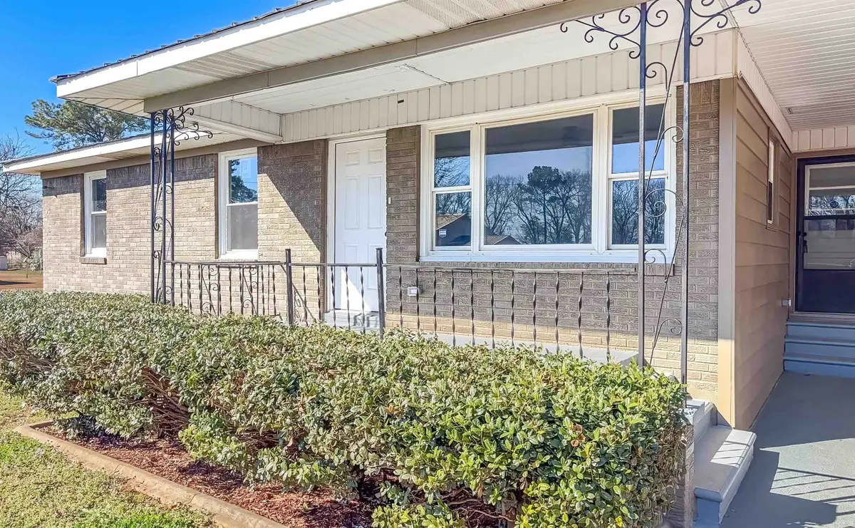 113 Oak Dr, Tuscumbia, AL 35674 - #1