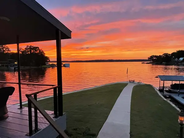 680 Eastlake Dr, Muscle Shoals, AL 35661