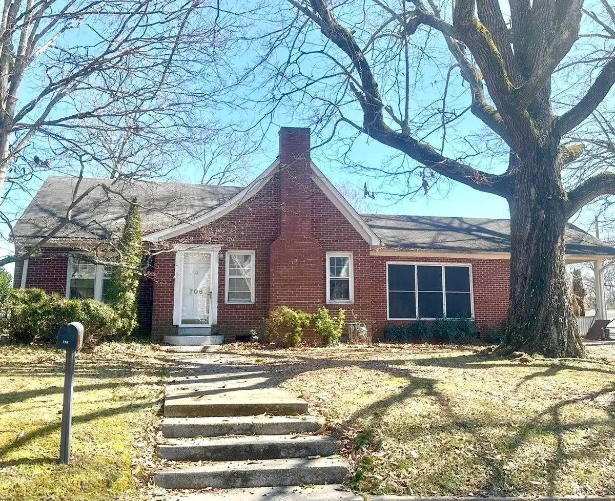 706 S Washington Ave, Russellville, AL 35653 - #1