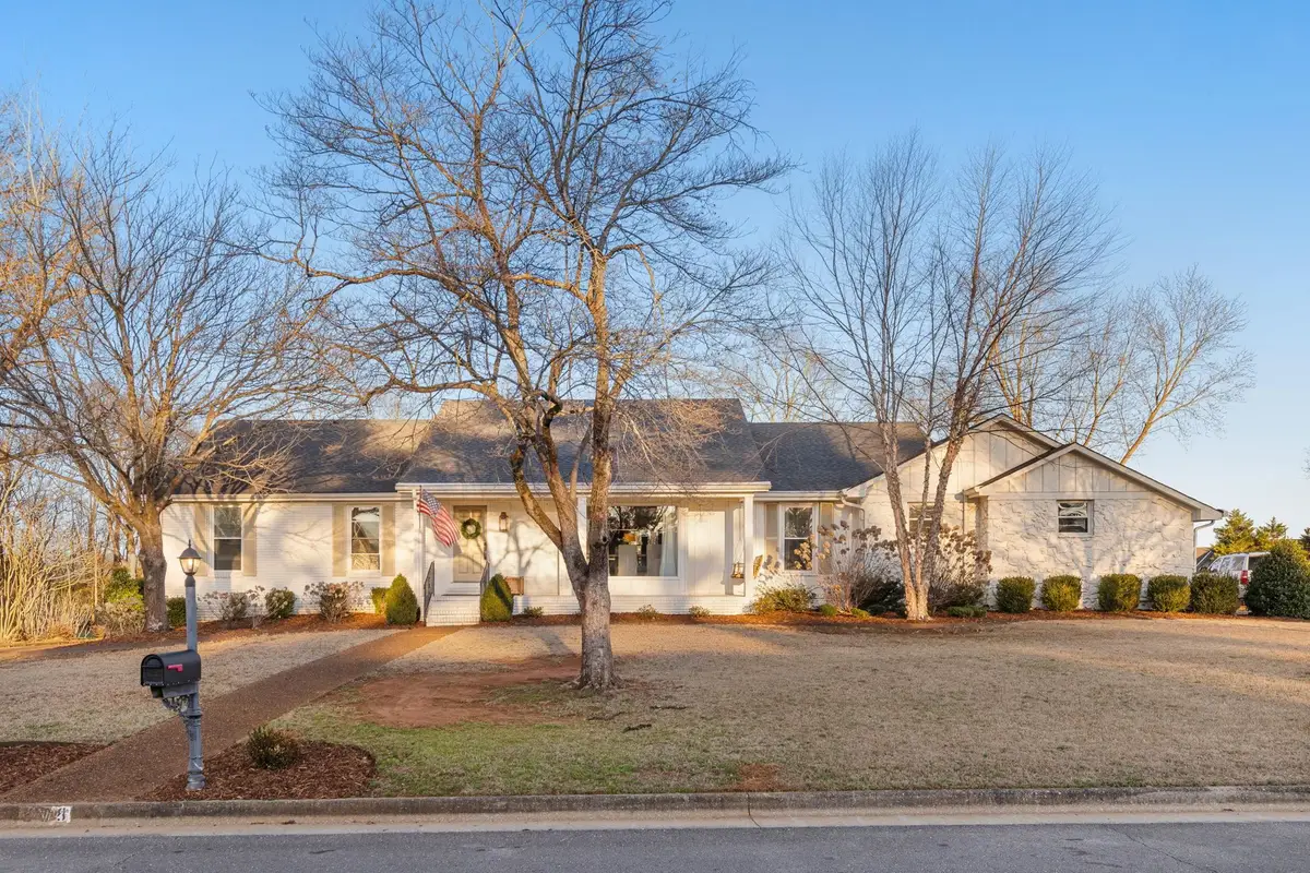 208 Knights Bridge Rd, Florence, AL 35630 - #1