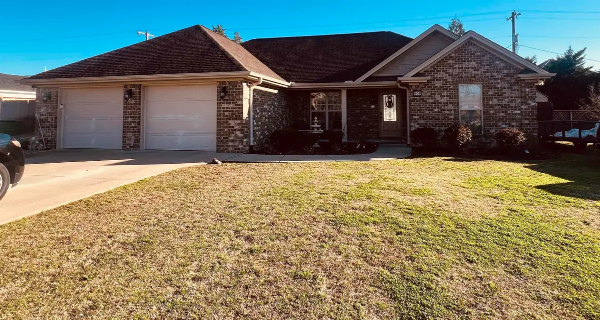 906 Buena Vista Ave, Muscle Shoals, AL 35661 - #1