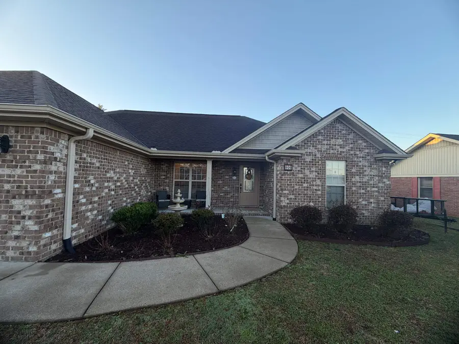 906 Buena Vista Ave, Muscle Shoals, AL 35661 - #2