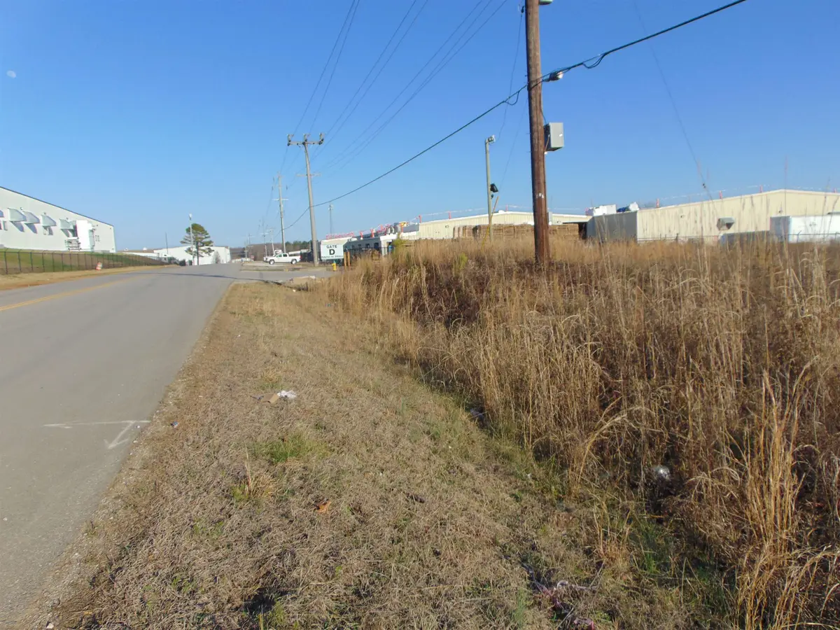 3111 Roberson Rd, Florence, AL 35630 - #1