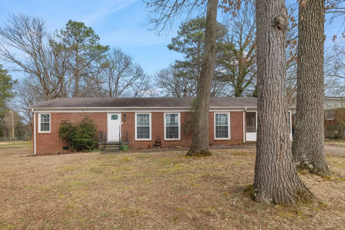 2332 Mcburney Dr, Florence, AL 35630 - #1