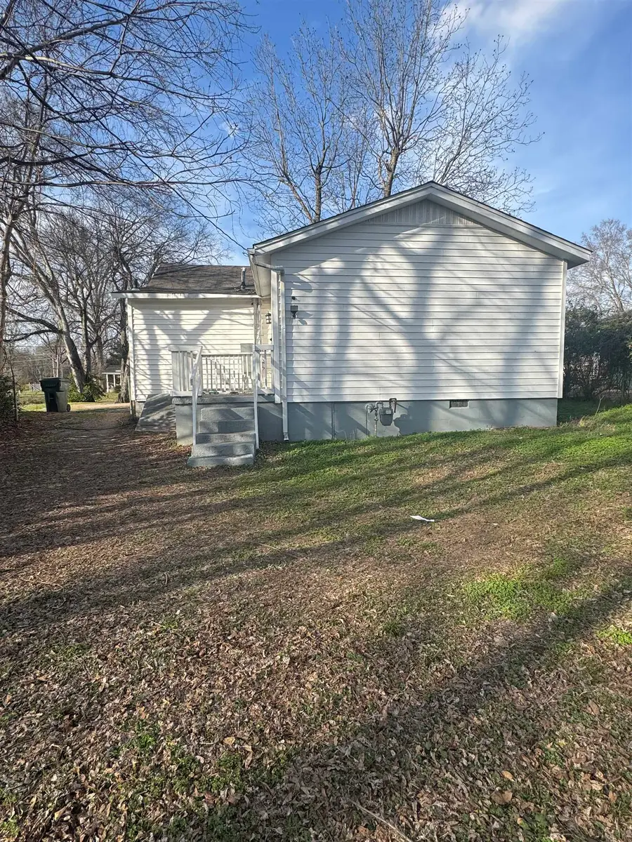 904 E 1st St, Tuscumbia, AL 35674 - #2