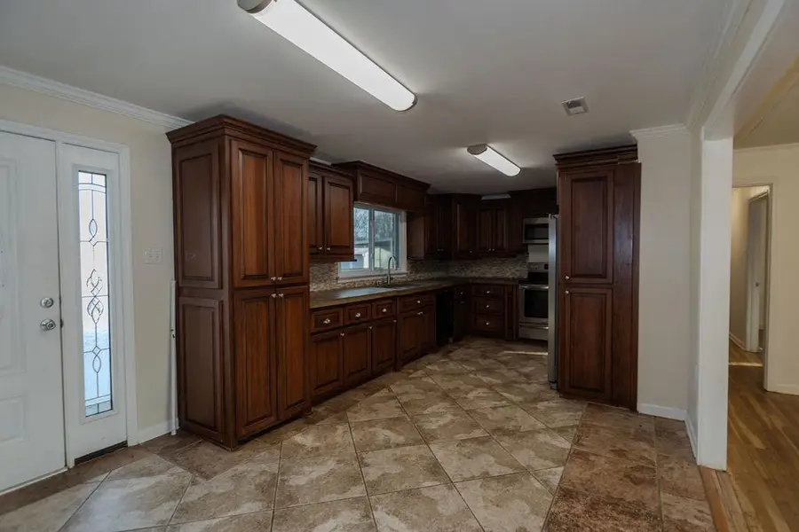 110 Emerald Dr, Tuscumbia, AL 35674 - #3