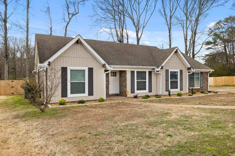 109 W Oak Hill Dr, Florence, AL 35633 - #2