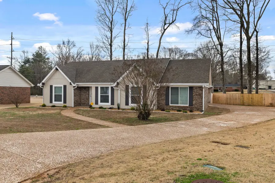 109 W Oak Hill Dr, Florence, AL 35633 - #3