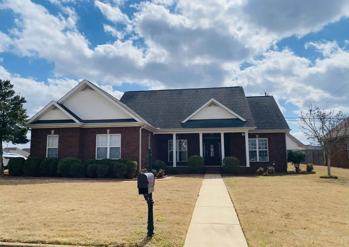 174 Cottonwood Dr, Muscle Shoals, AL 35661 - #1