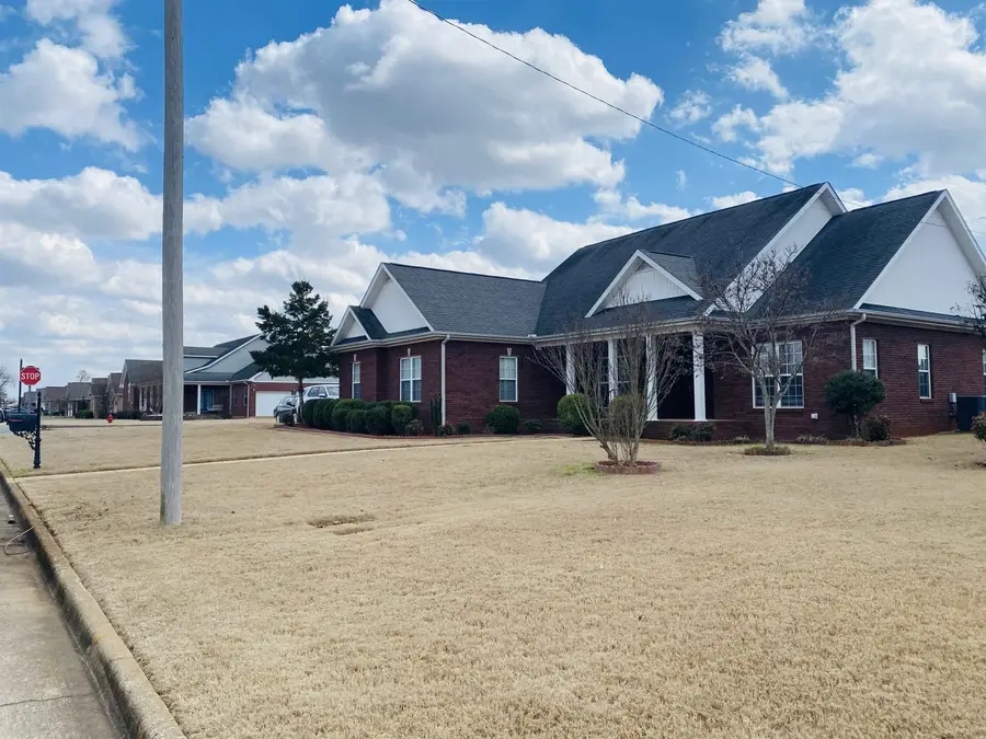174 Cottonwood Dr, Muscle Shoals, AL 35661 - #2