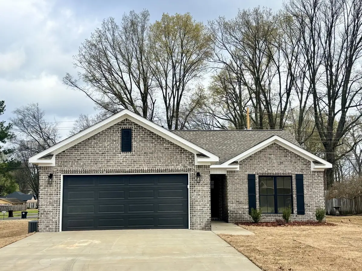 1101 Ford Ave, Muscle Shoals, AL 35661 - #1