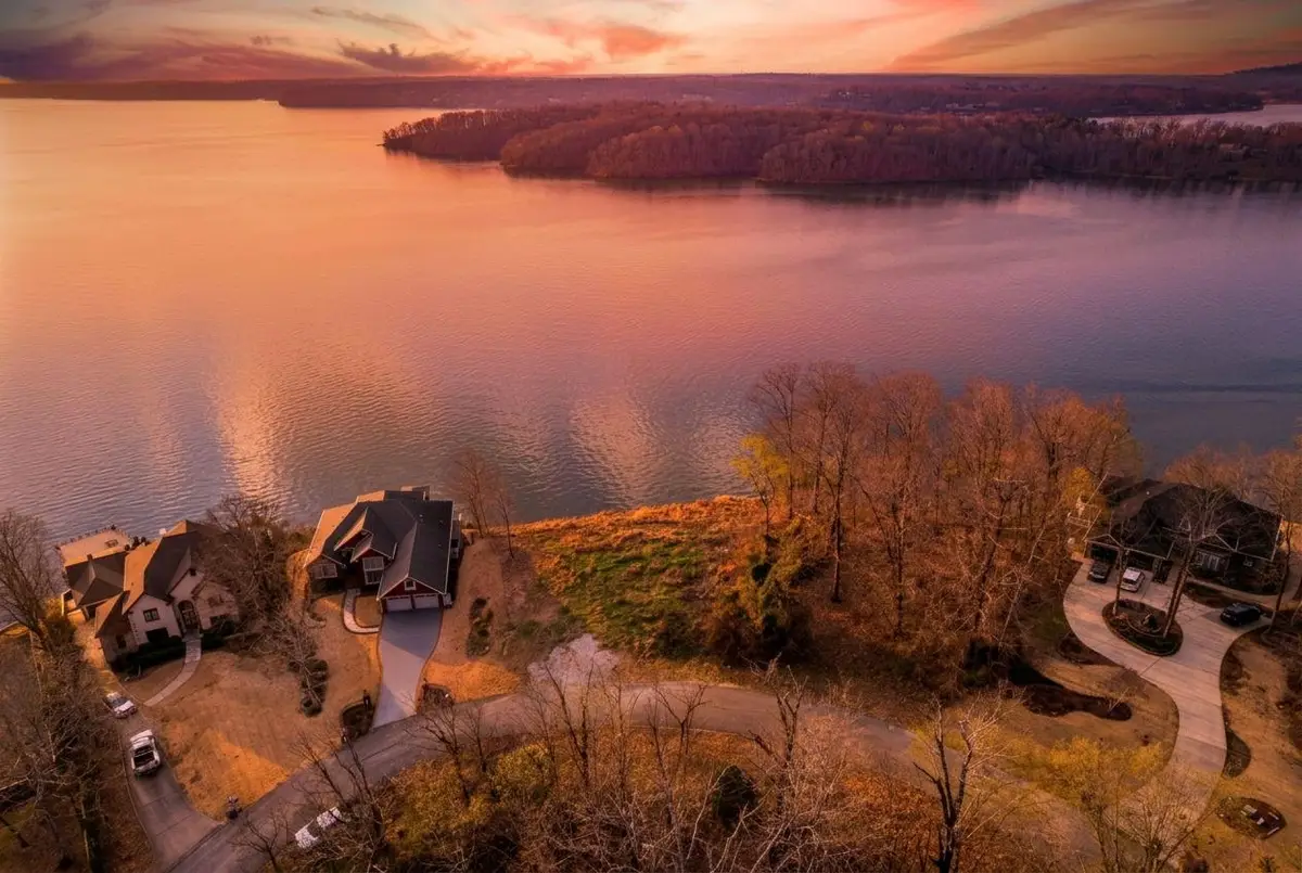 551 Wilson Lake Dr, Muscle Shoals, AL 35661 - #1