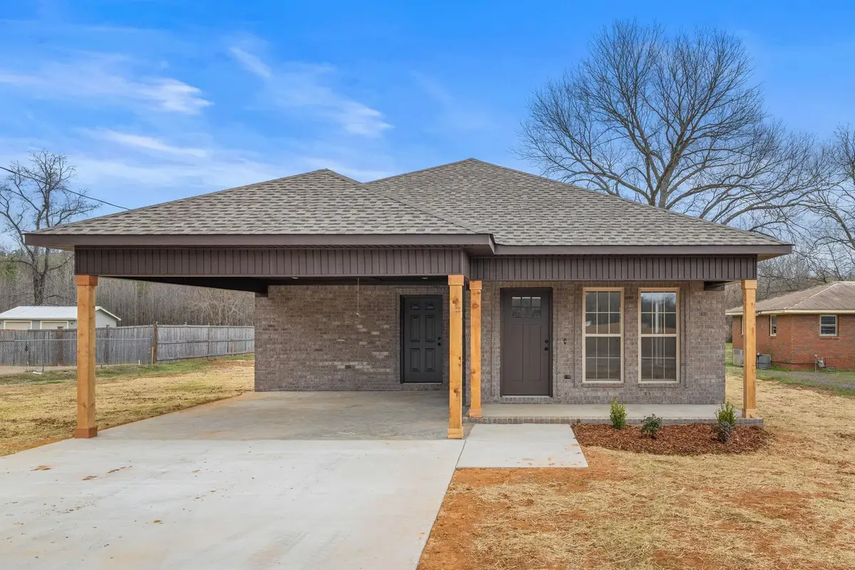 304 Markate Ave, Muscle Shoals, AL 35661 - #1