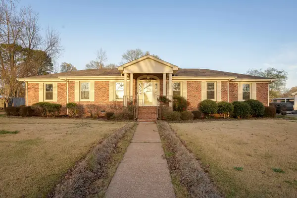 445 Roxie Dr, Florence, AL 35633