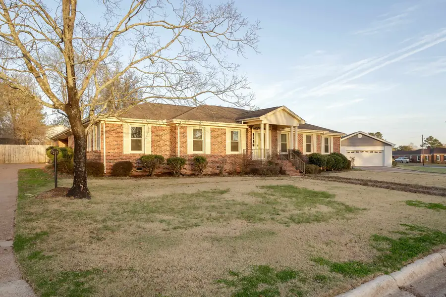 445 Roxie Dr, Florence, AL 35633 - #2