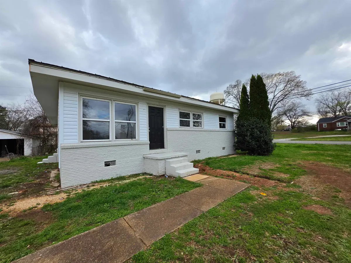 1100 Shirley Dr, Tuscumbia, AL 35674 - #1