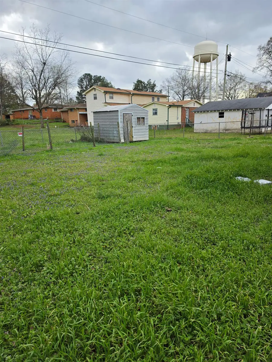 1104 Shirley Dr, Tuscumbia, AL 35674 - #2