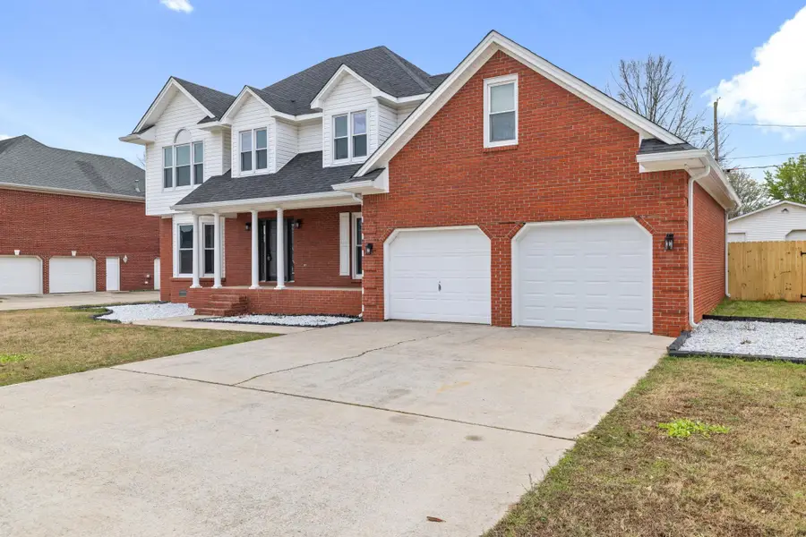 2104 Lisa Ave, Muscle Shoals, AL 35661 - #3