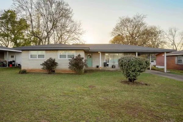 105 Monroe St, Tuscumbia, AL 35674