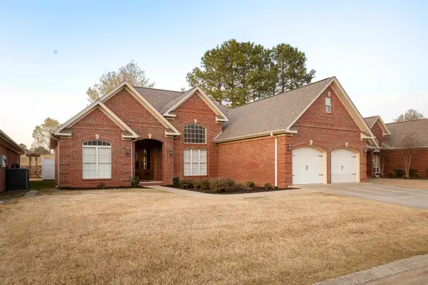 215 Jordan Ln, Florence, AL 35630