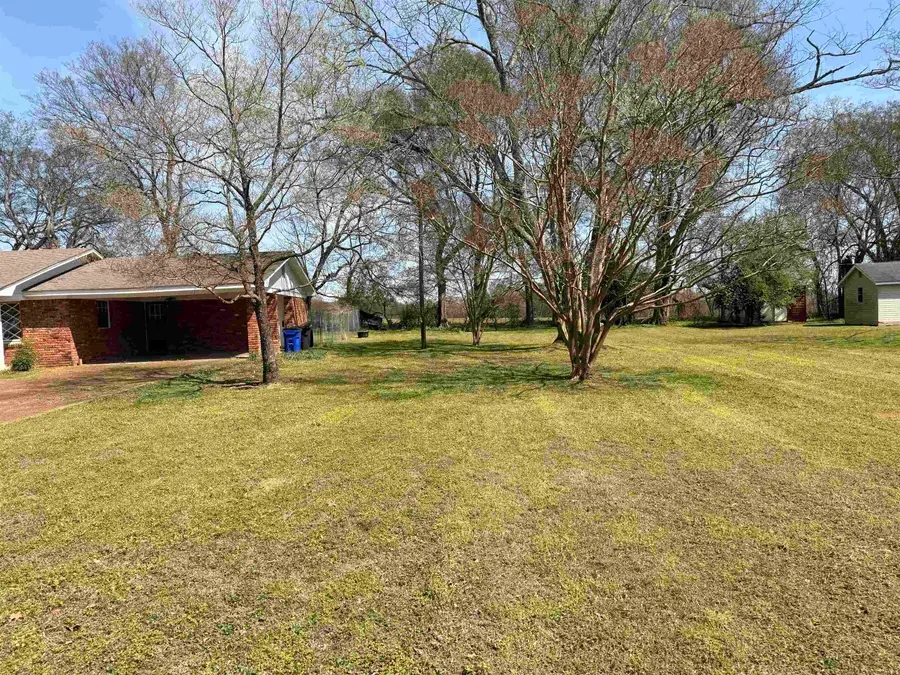 409 E Lakeside Dr, Florence, AL 35630 - #3