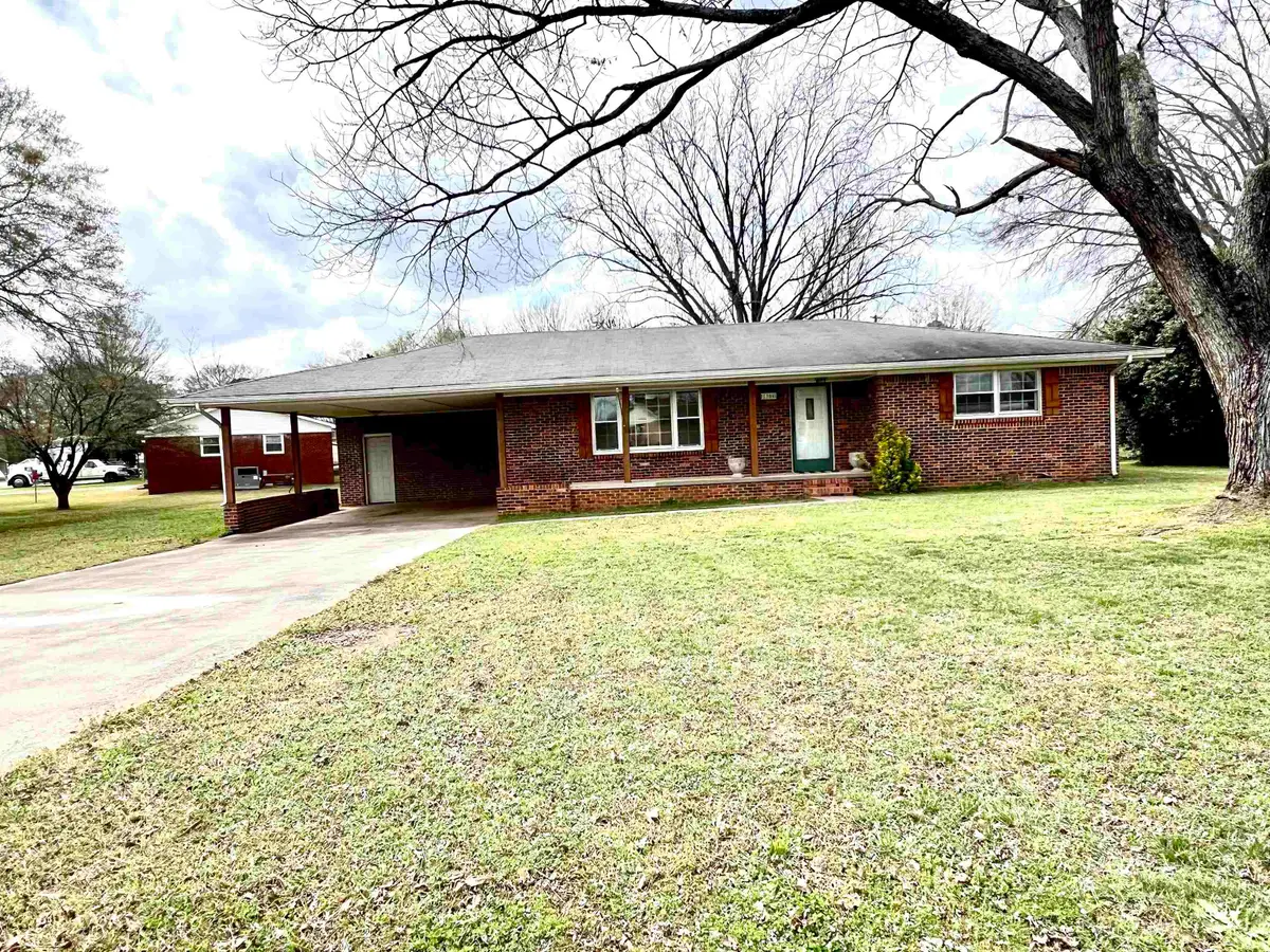 1306 Eastman Ave, Tuscumbia, AL 35674 - #1