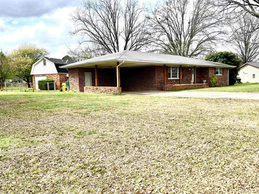 1306 Eastman Ave, Tuscumbia, AL 35674 - #3
