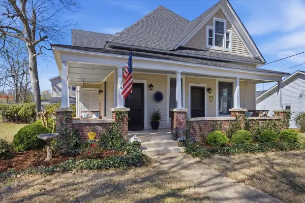 611 Tombigbee St, Florence, AL 35630