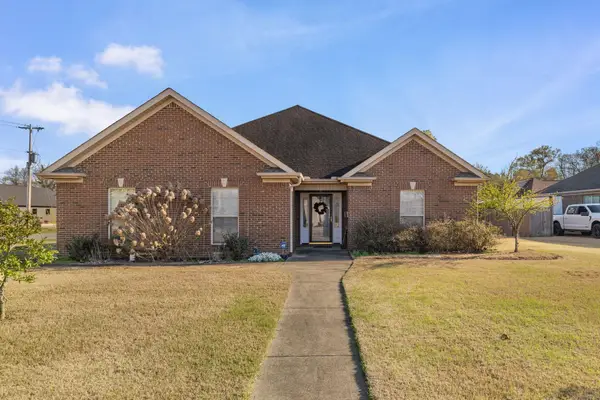 2018 Pleasant Dr, Muscle Shoals, AL 35661