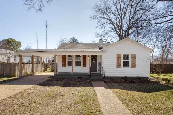 1014 N Commons St, Tuscumbia, AL 35674