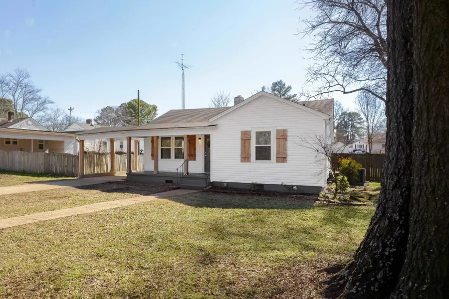 1014 N Commons St, Tuscumbia, AL 35674 - #2