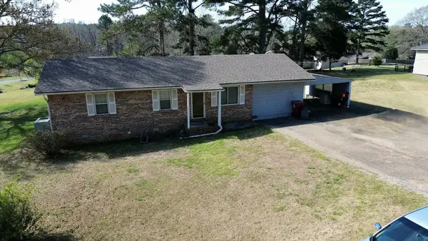 208 Chippewa Dr, Hamilton, AL 35570