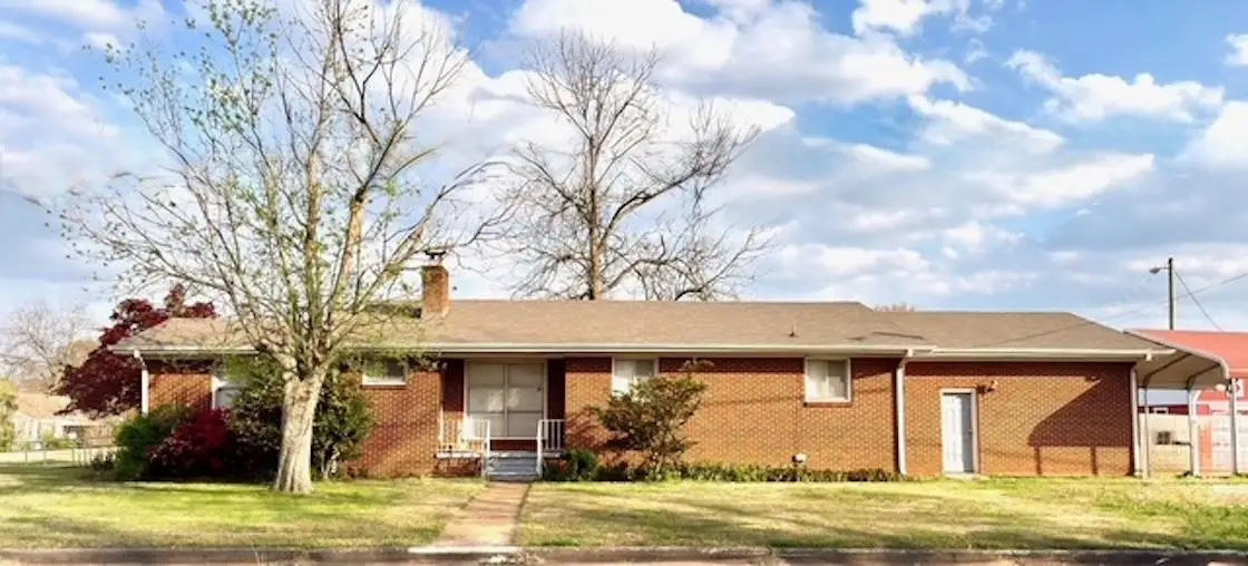 1411 E 30th St, Sheffield, AL 35660 - #1