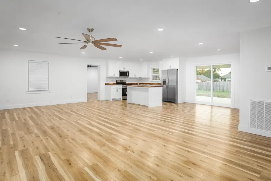 1005 Davison Ave, Muscle Shoals, AL 35661 - #3