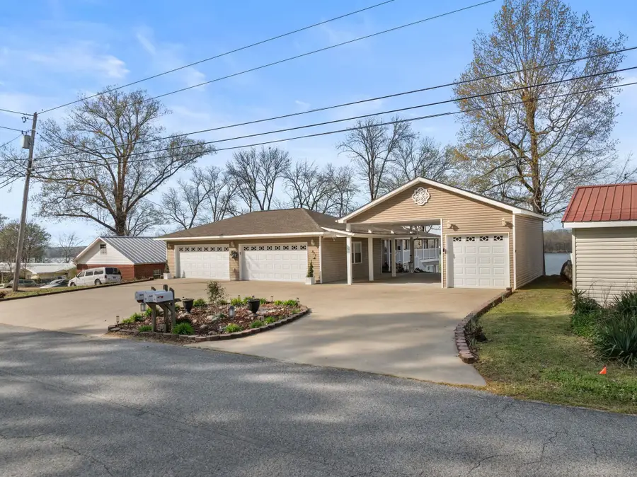 875 Carter Dr, Tuscumbia, AL 35674 - #2