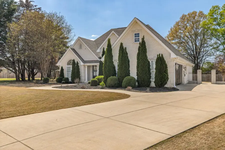 310 Megan Ave, Muscle Shoals, AL 35661 - #2